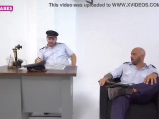Sugarbabestv&colon; greeks משטרה קצין מבוגר אטב