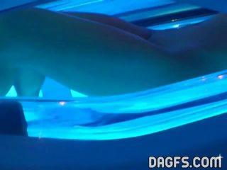Dagfs: makea pillua klipsi sisään tanning kone
