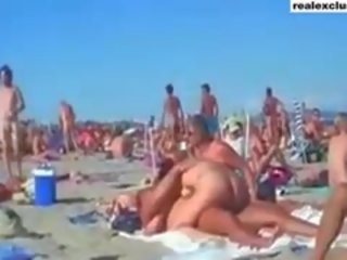 Masyarakat telanjang pantai tukar-menukar pasangan seks film film di musim panas 2015