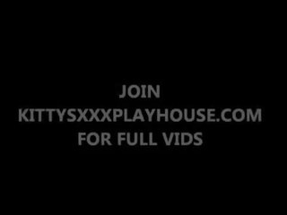 Kittysxxplayhouse.com 臉 坐 然後 得到 nutted